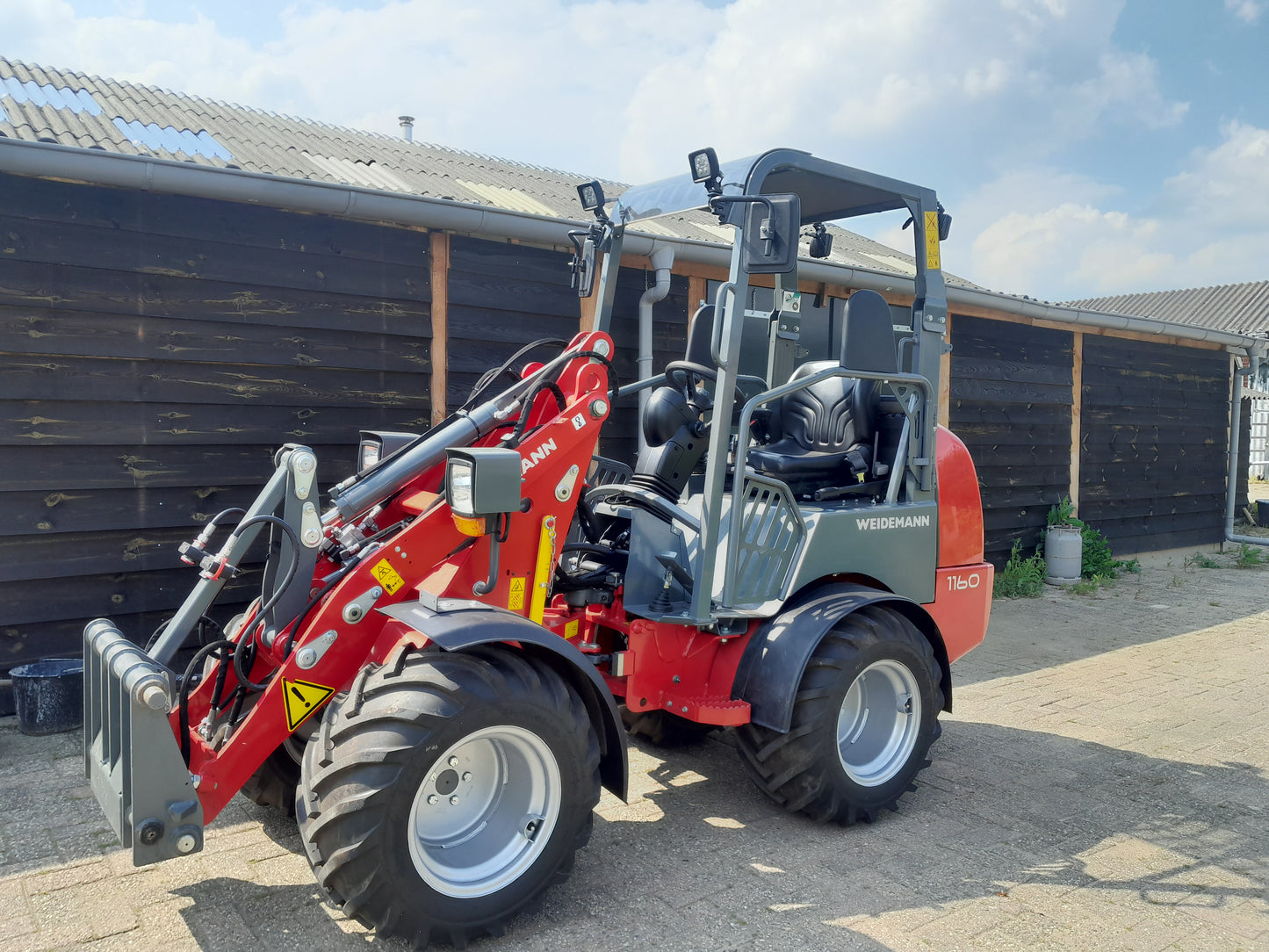 Weidemann 1160 minishovel