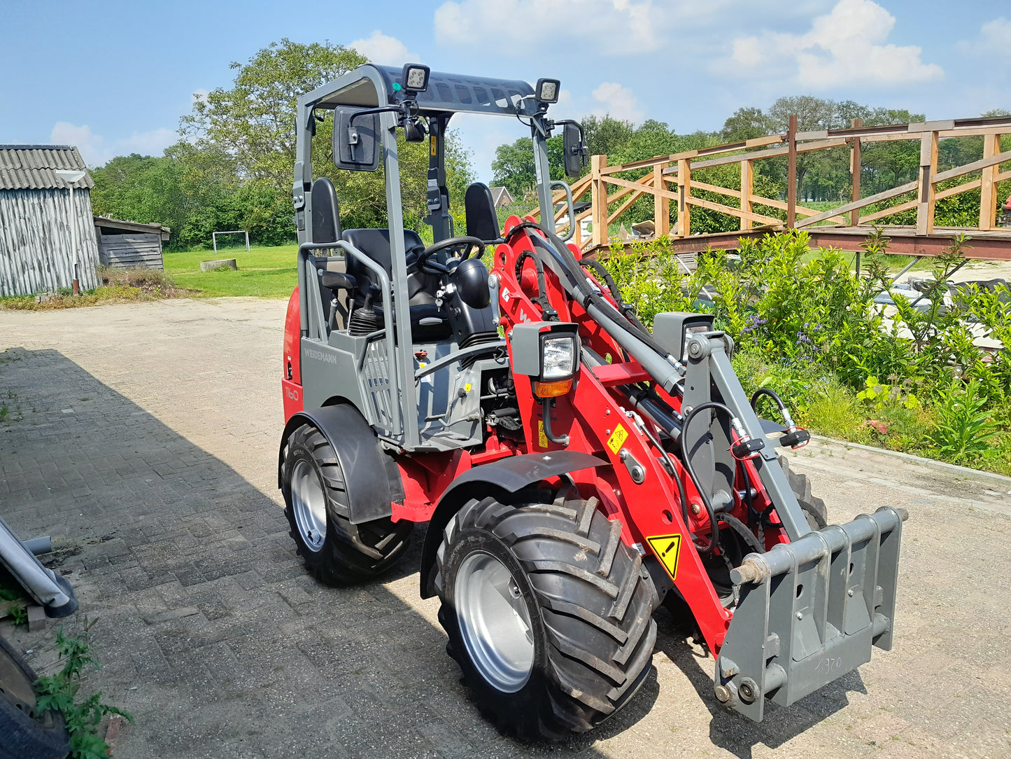 Weidemann 1160 minishovel